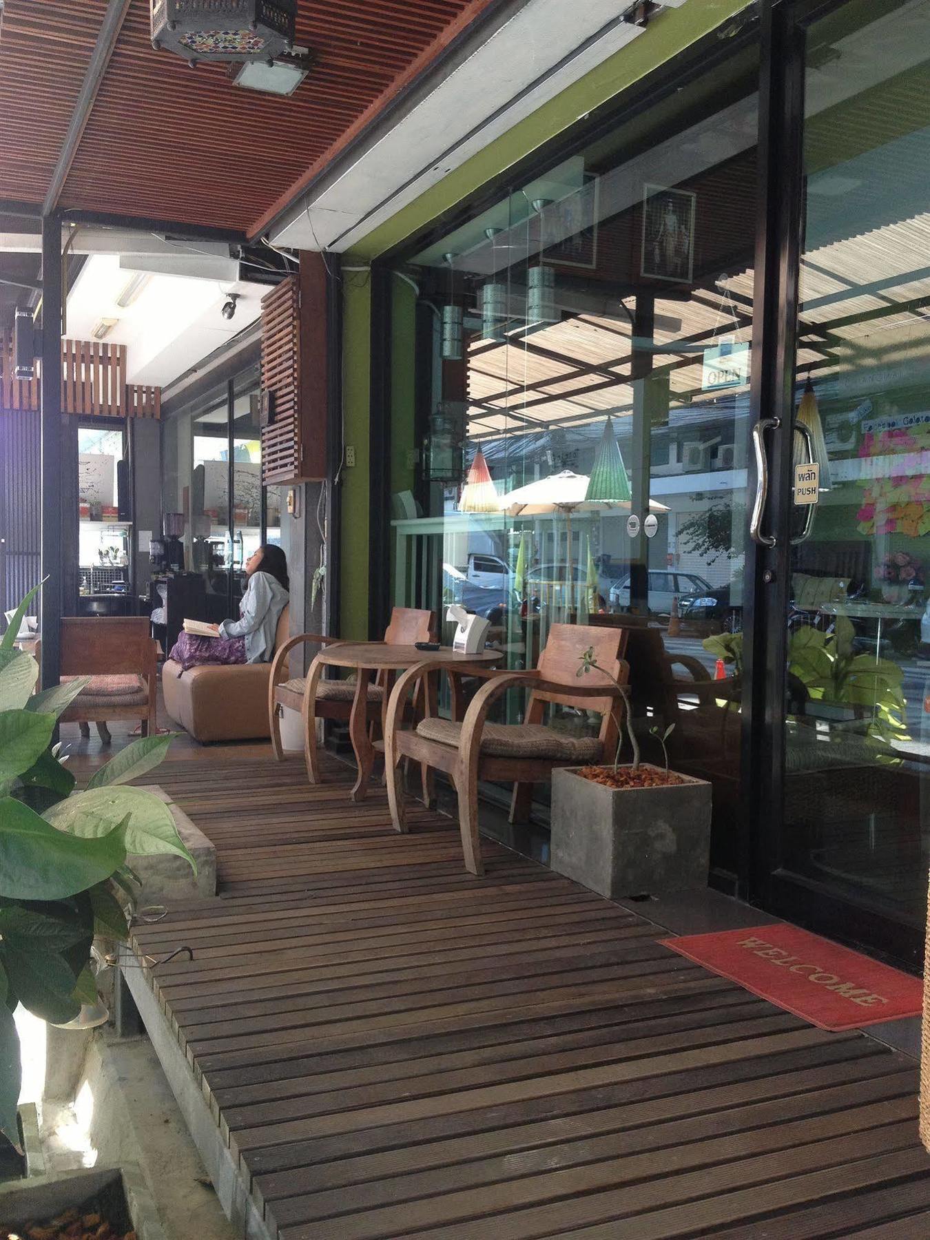 Galato Coffee & Hostel Chiang Mai Exterior photo
